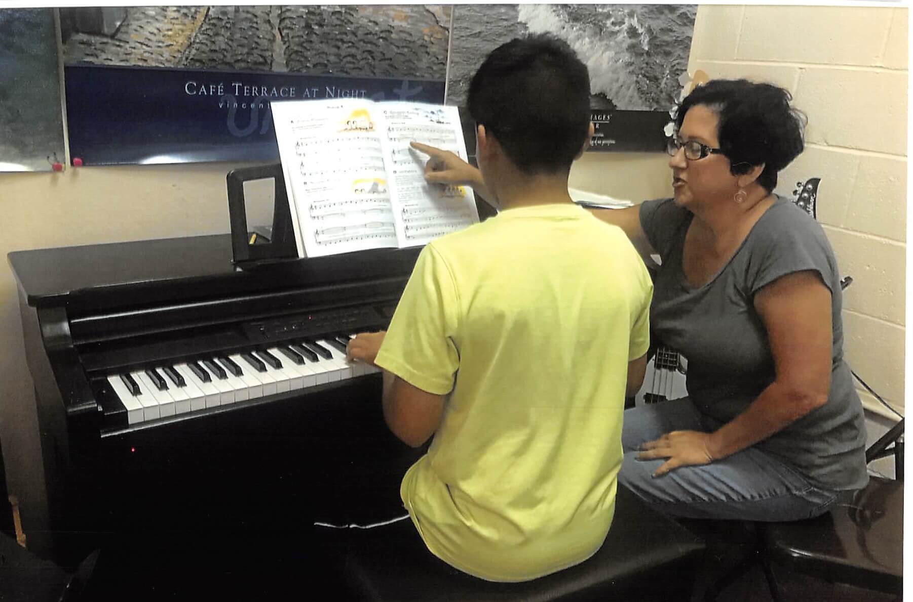 studentplayingpiano